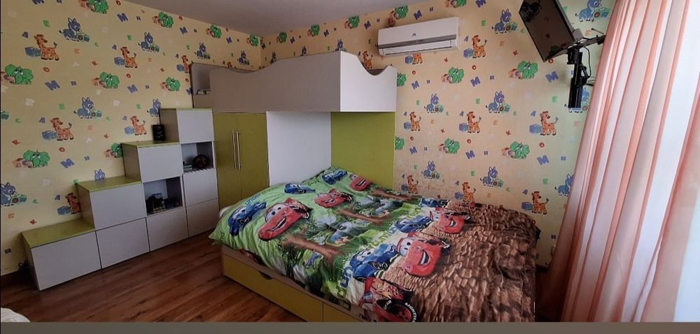 Двох поверхове ліжко