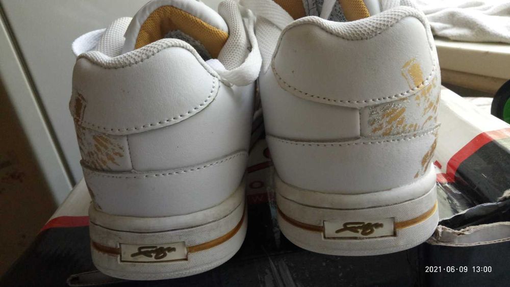 кроссовки женские