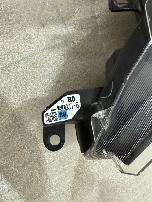 Farol esquerdo toyota yaris