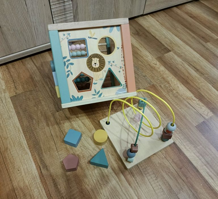 Zabawka manipulacyjna z sorterem