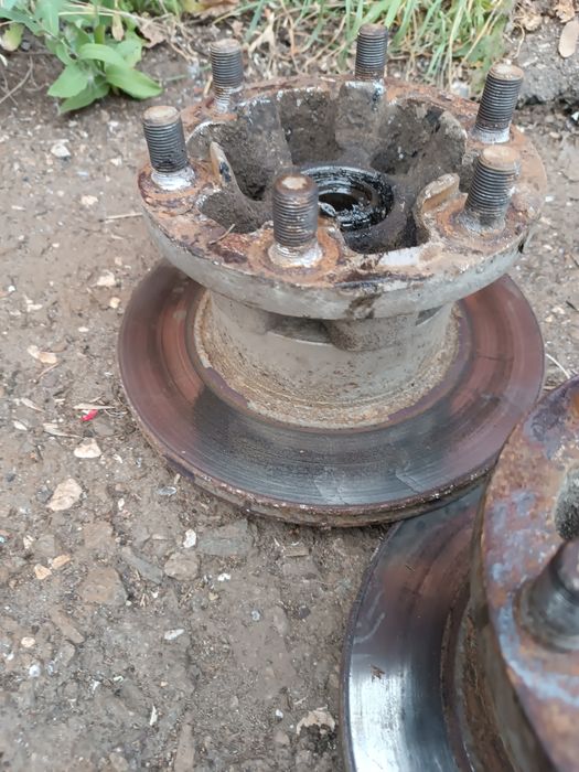 Продам передние тормозные диски со ступицами на Газель