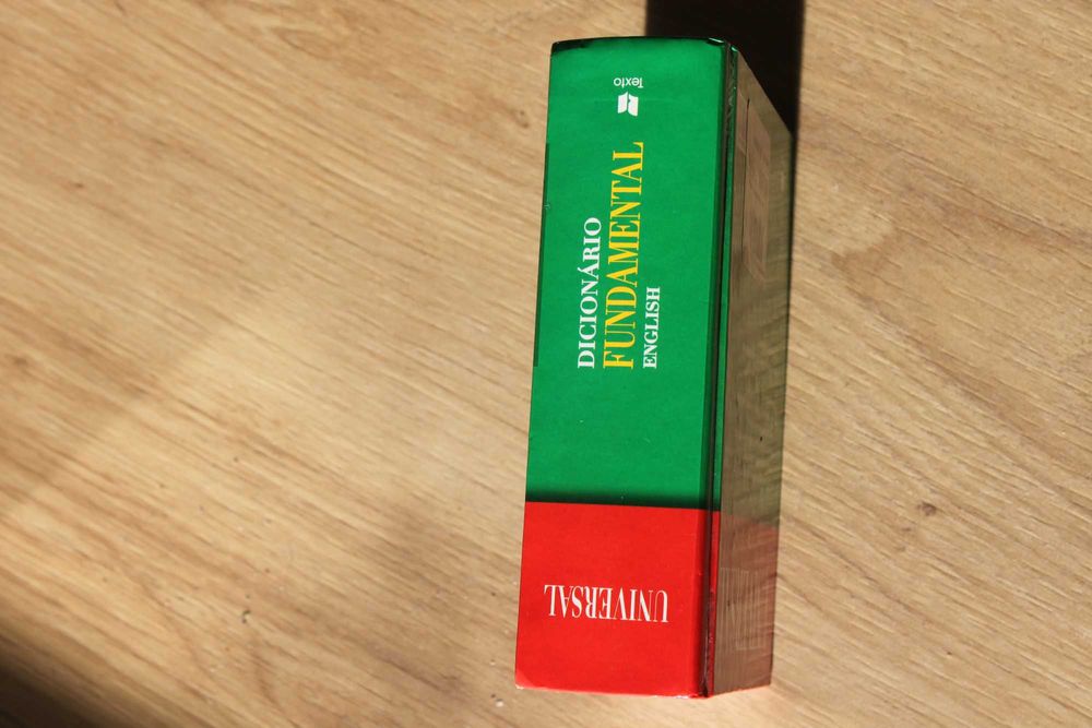 Dicionário Fundamental English