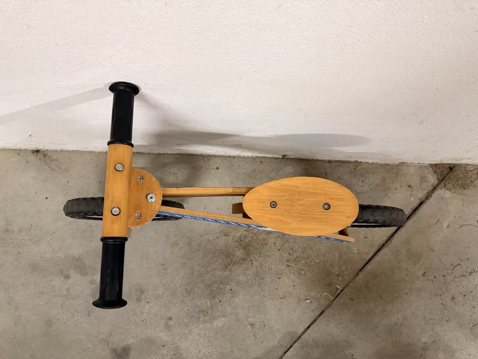 Bicicleta de equilibrio em madeira