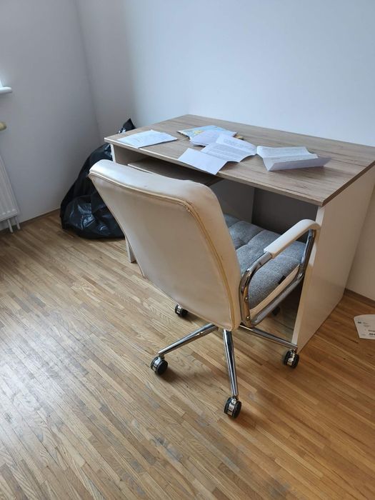 Solidne Biurko z ruchomym kontenerkiem i krzesłem