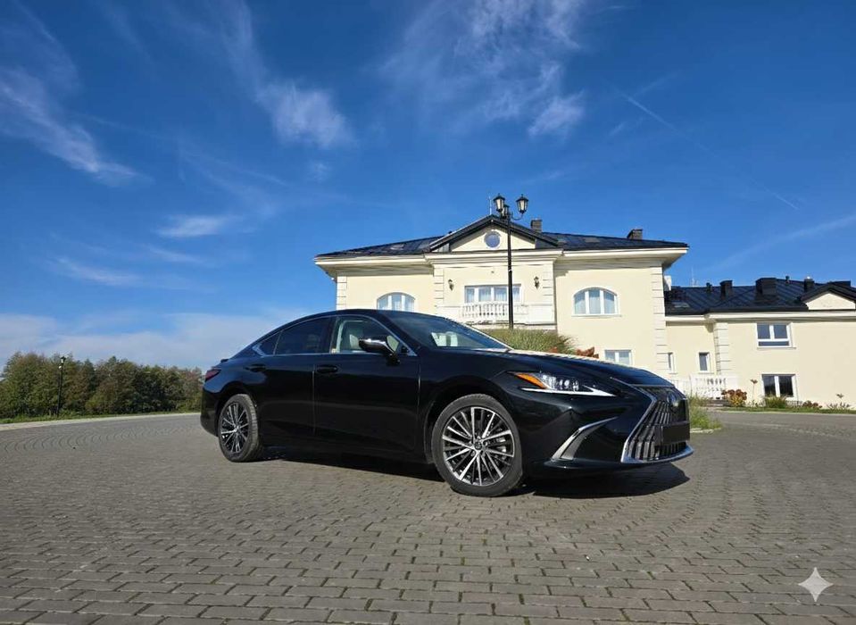 wynajem samochodów Renault Trafic long, Lexus ES 300h