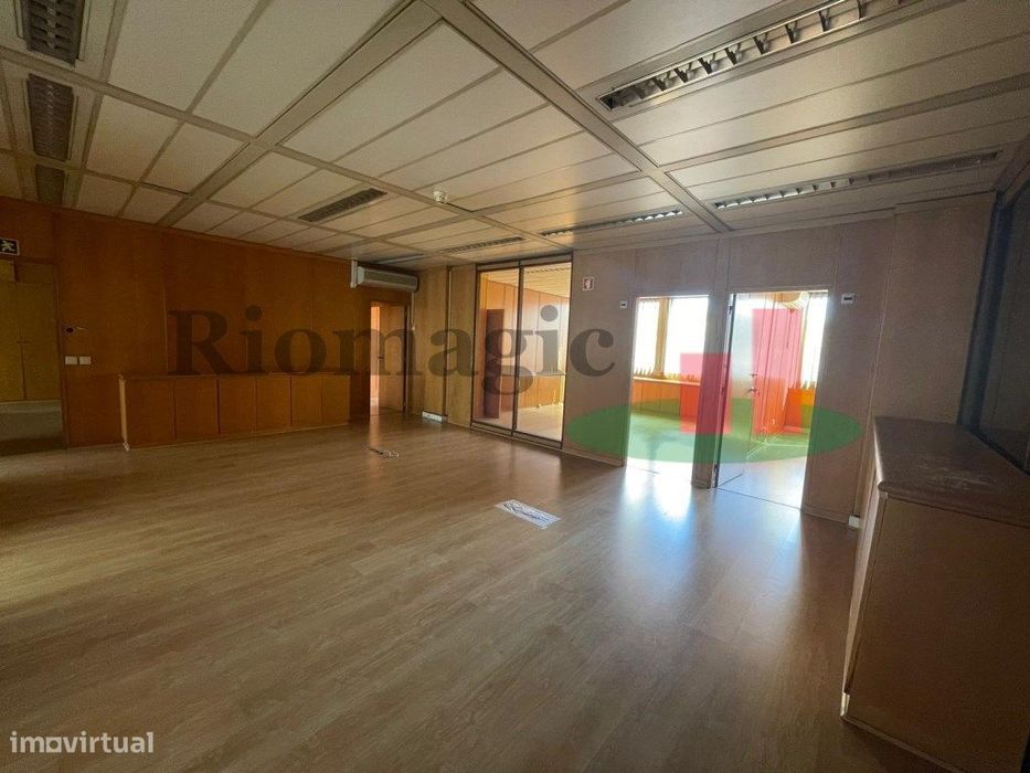 Office on Avenida da Liberdade with Terrace and River View - Lisbon