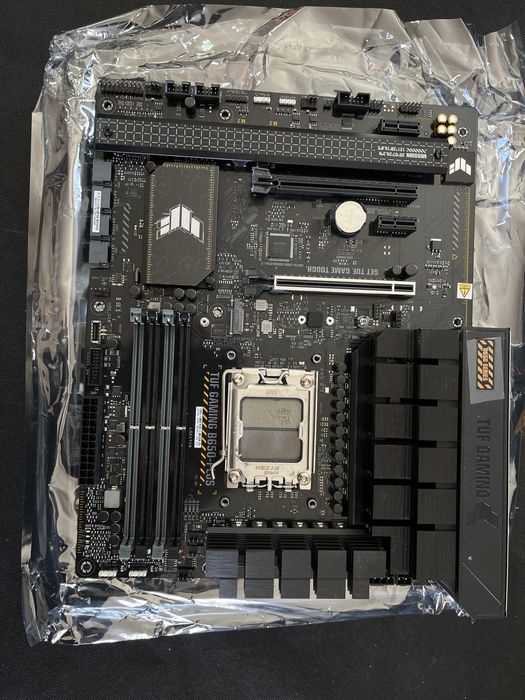 Płyta główna ASUS B650-PLUS Socket AMS Socket uszkodzony