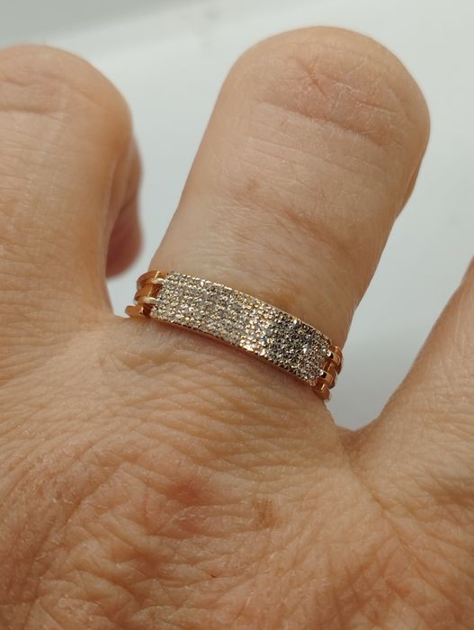 Золотое кольцо с бриллиантами 18.2 размер 1.66 грамма