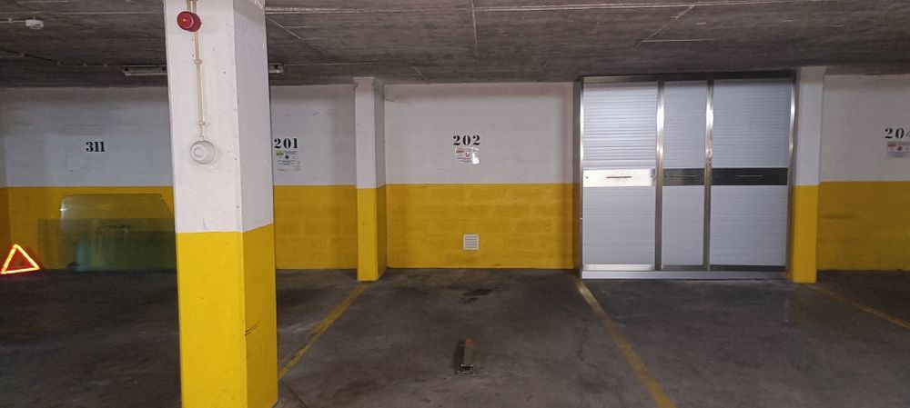 Excelente Lugar de Garagem