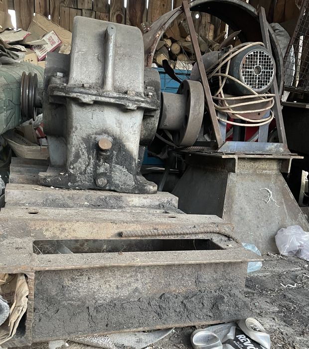 Прес для брикетів