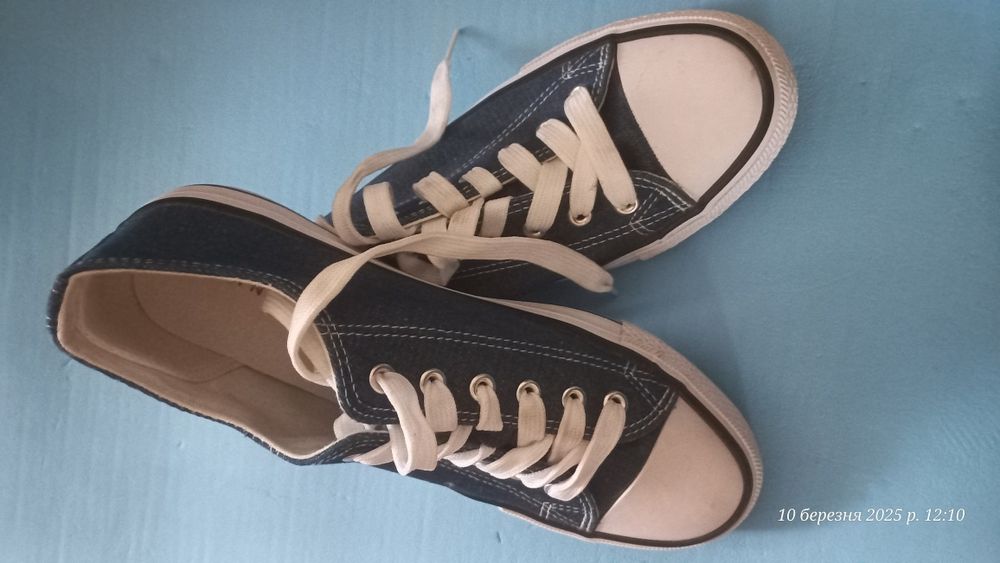 Кросівки і кеди мокасини