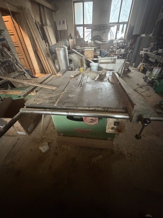 Wyprzedaż wyposażenia stolarni – maszyny stolarskie, piec, warsztat