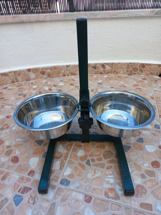 Comedoro e bebedouro  para cão