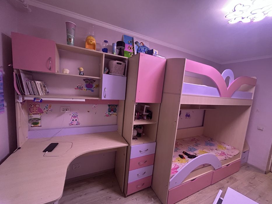 Терміново!!Дитяча спальня для дівчинки. Ліжко двухярусне. Стіл.Кровать