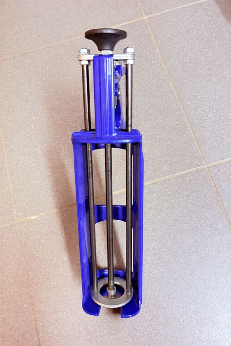 Wyciskacz do kotew chemicznych