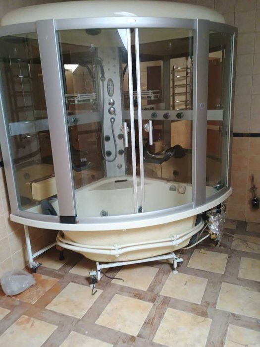 Душовий бокс-джакузі кутовий 1,5х1,5 м (підігрів води, гідромасаж)
