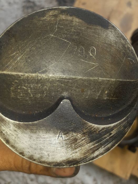 4 шатуна з поршнями Ваз 2101-07