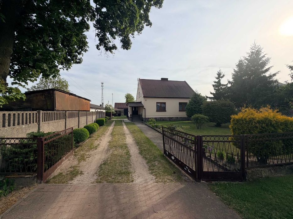 Dom z działką 2955 m², 2 części mieszkalne, stodoła 99 m²