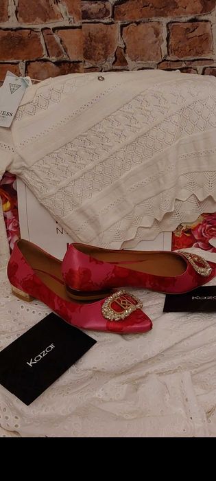 Luksusowe różowe czółenka w kwiatowy wzór Marki Kazar