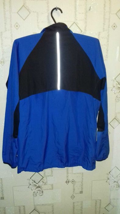 Оригінальна чоловіча спортивна курточка вітровка