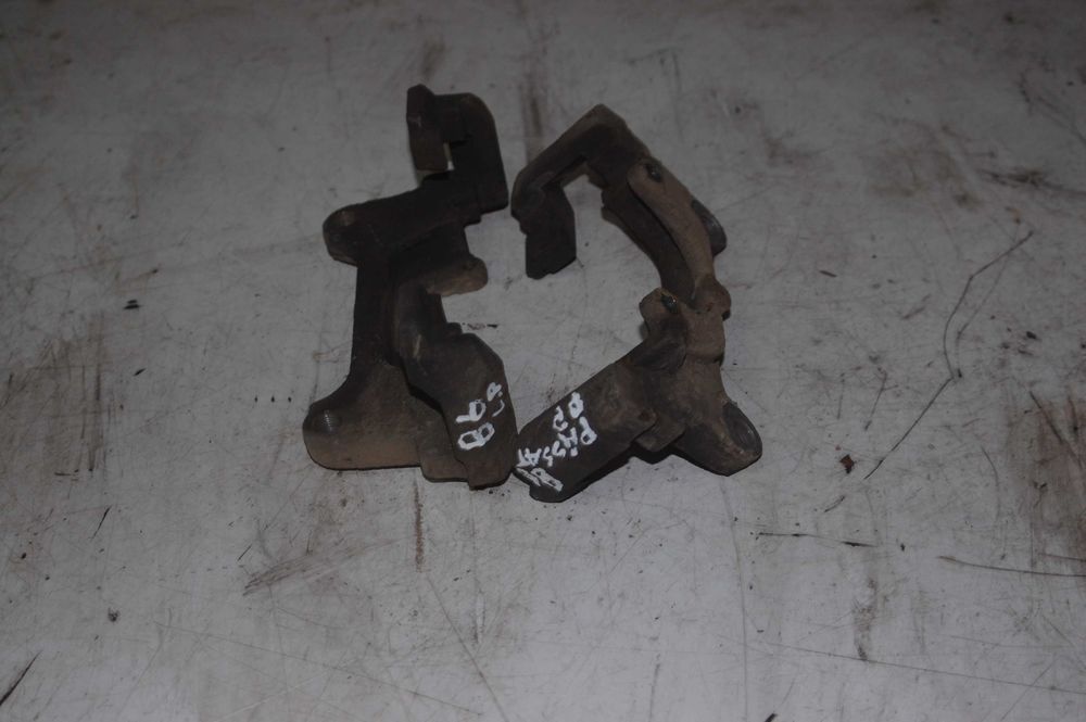 Jarzma zacisków przód Passat B6 2.0 TDi