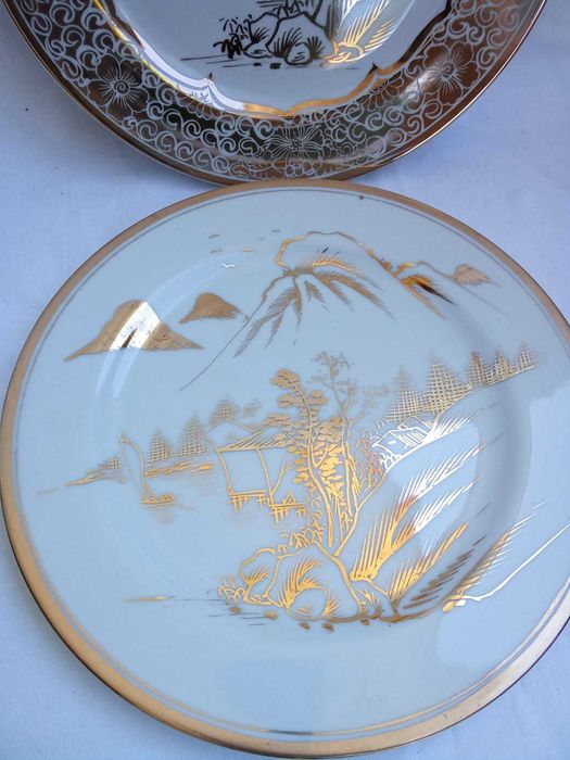 Par de Pratos Decorativos Porcelana Dourada — Fabricado em Macau