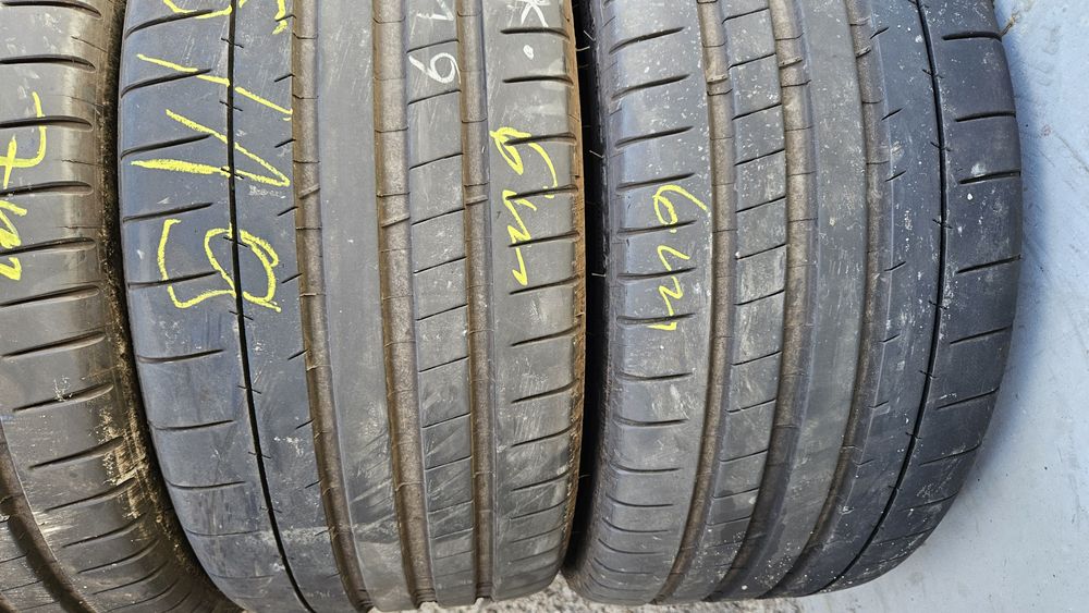 Opony  235.35.19  Michelin