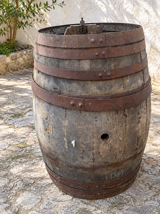 Pipa / barril antigo em madeira — decoração rústico ou restauro