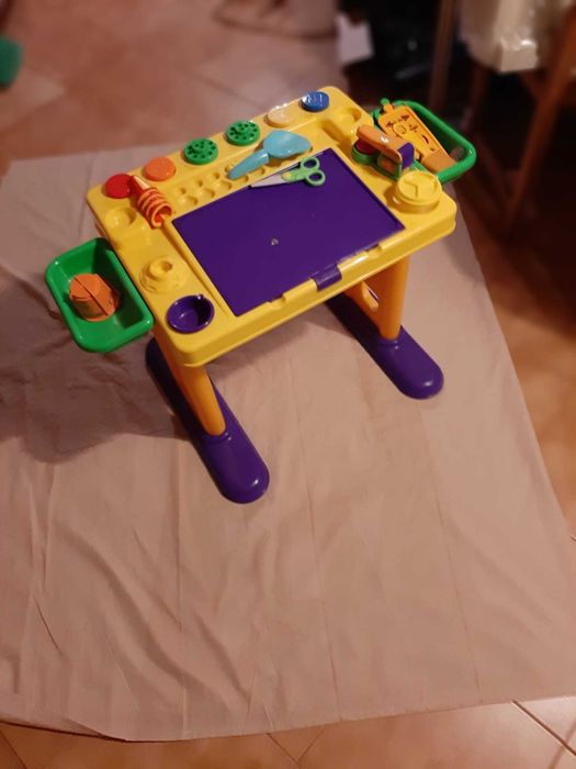 Mesa de pintura para criança