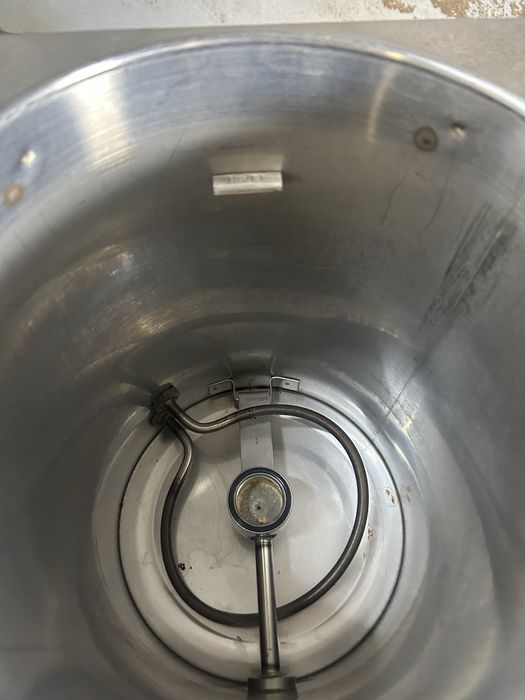 Cuba de pastelaria para leite e cafe quente