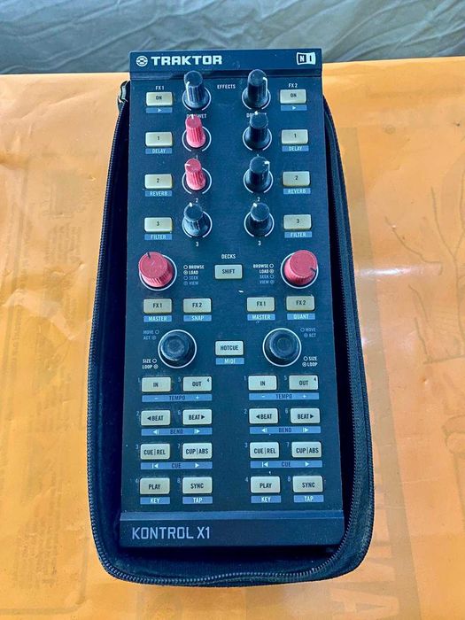 Traktor Kontrol X1 MK1 – Controlador DJ para Traktor