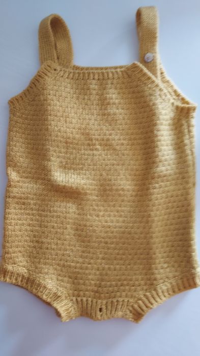 Fofo mostarda com crepins para bebé 4 a 6 meses