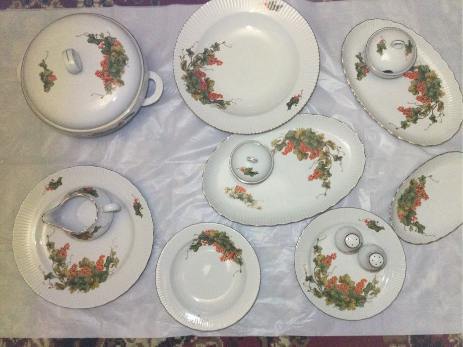 Продам столовый сервиз на 12 ПЕРСОН. ГДР