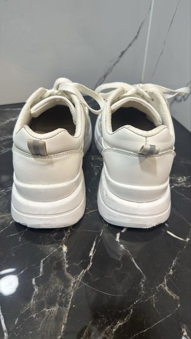 Кросівки жіночі білі