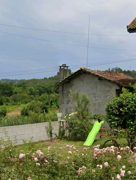 Terreno com construções