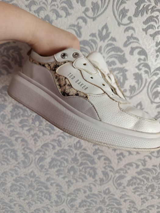 Кросівки жіночі білі