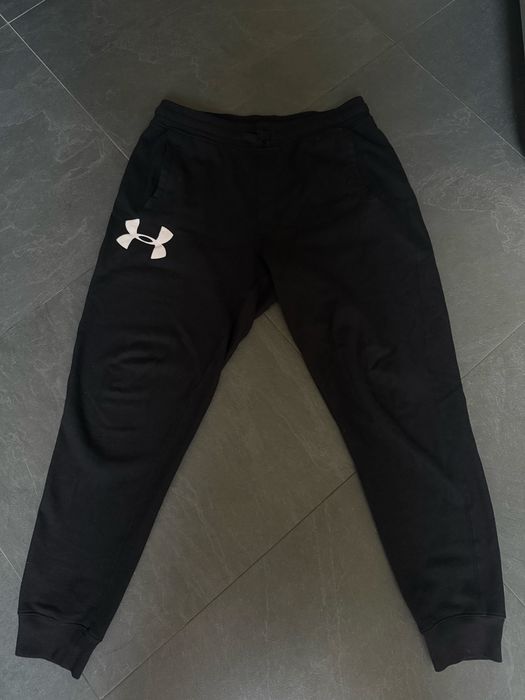 Чорні спортивні штани Under Armour L розмір