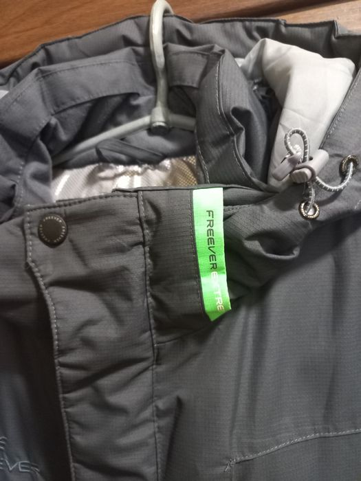 Продам зимнюю лыжную куртку