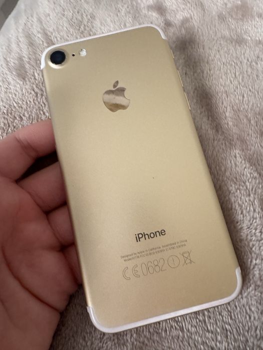 Продам IPHONE Apple 7