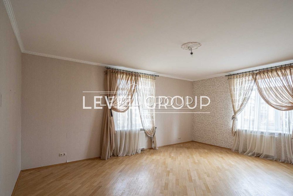Елітний заміський будинок 419 м² з повноцінним цокольним поверхом у закритому котеджному містечку