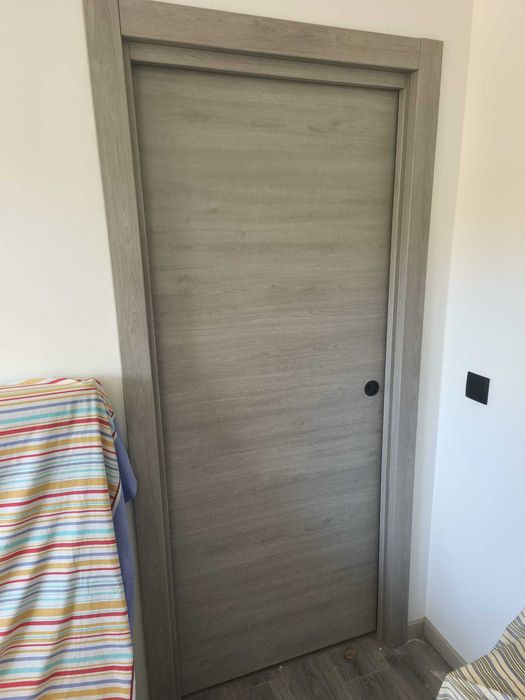 Aplicação/Instalação de portas e rodapés e piso vinílico