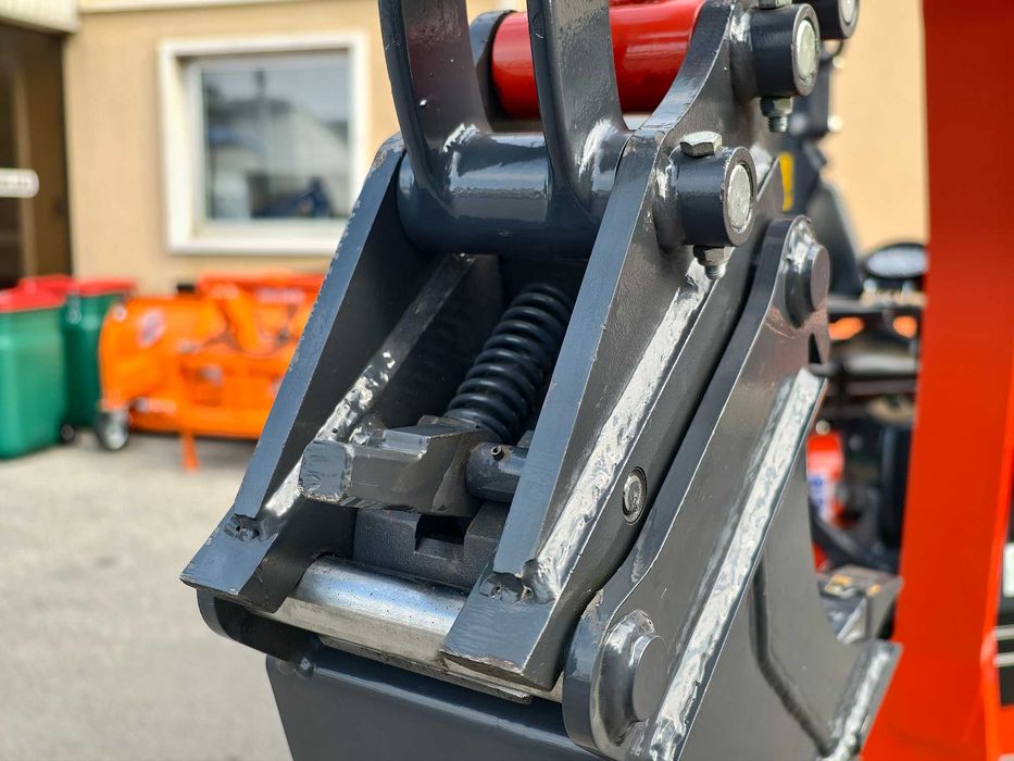 Miniescavadora / Minigiratoria de rastros 1Ton. Kubota + Engate Rápido S30 cauda zero