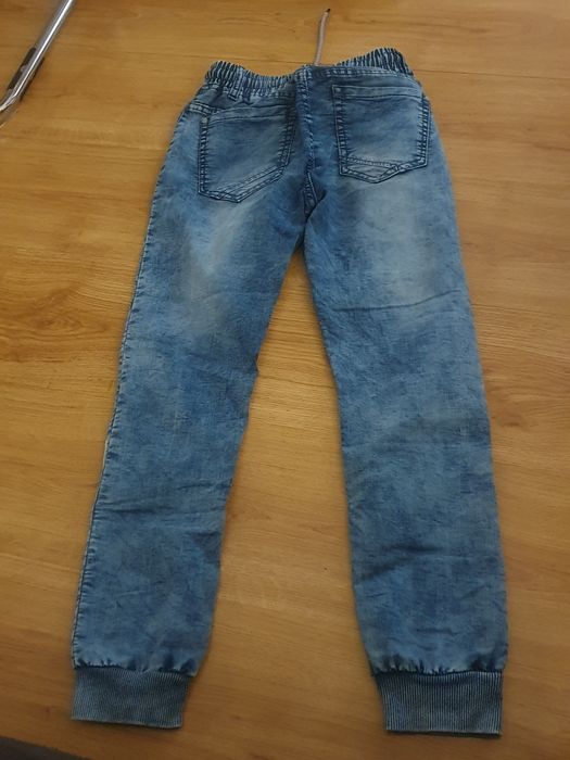 Jeansy joggery chłopięce 152 jak nowe