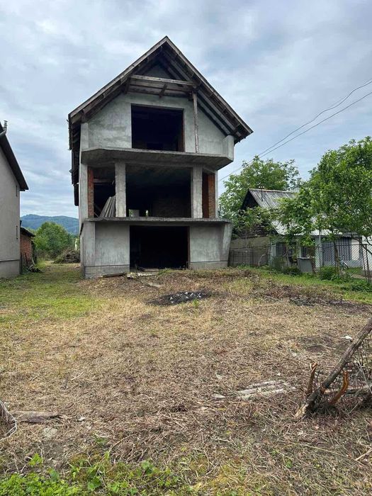 Продається будинок\недобудова в смт. Вишково