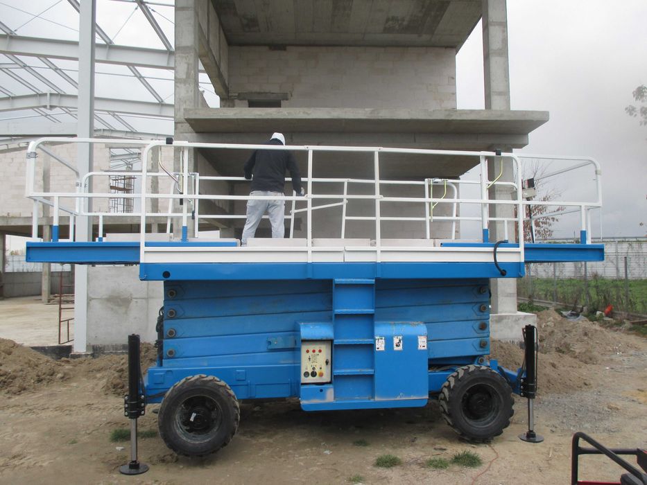 podnośnik nożycowy zwyżka koszowy 15 - 18m wynajem jlg genie haulotte