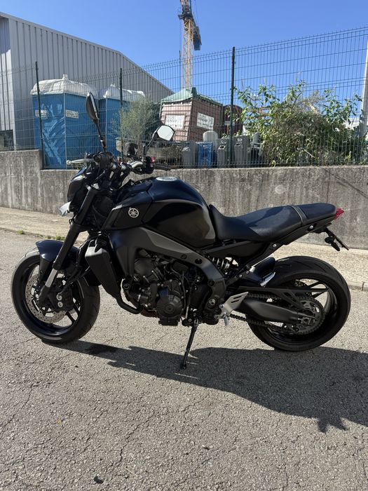 Yamaha MT09 imaculada