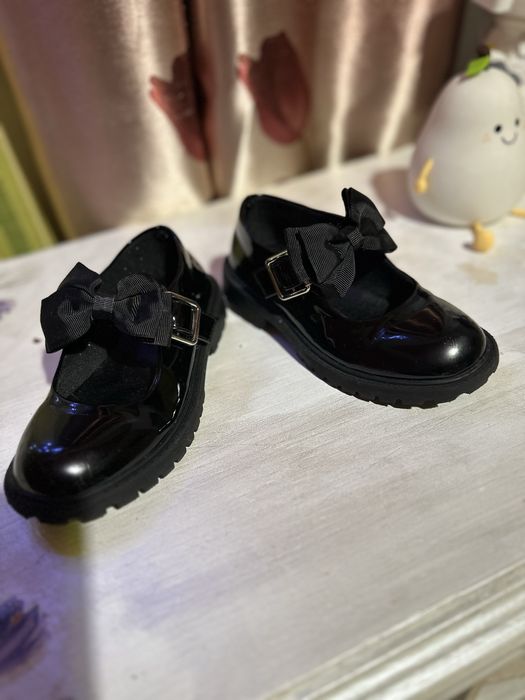 Продам детские туфли