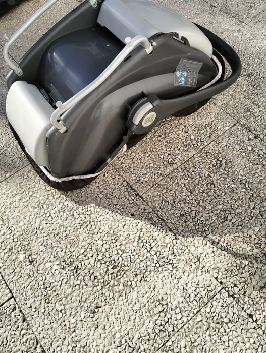 Cadeira auto ovo para bebé.