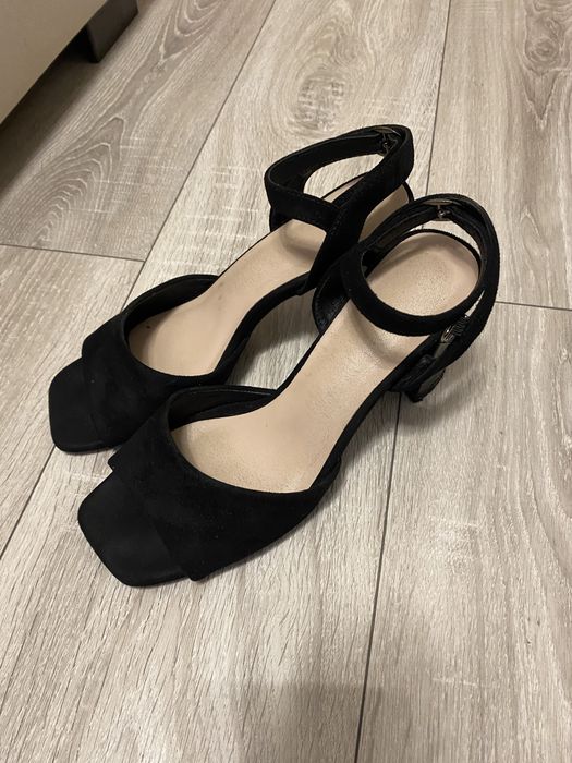 Босоніжки чорні