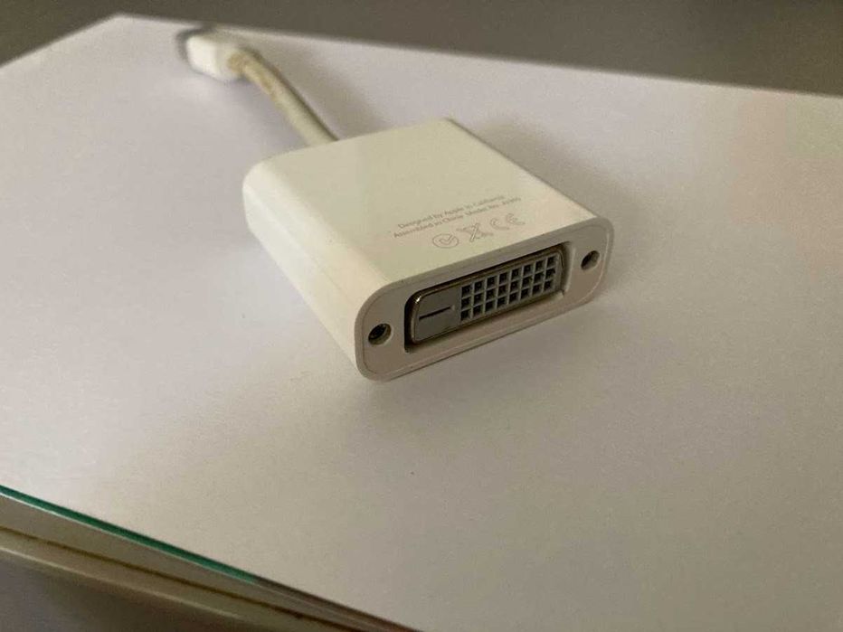 Adaptadores oficiais Apple de MAC p/VGA e DVI